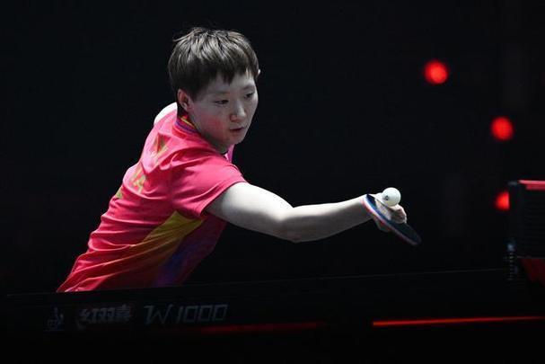 42王曼昱战胜伊藤美诚晋级女单四强世界第三连扳4局扭转比赛