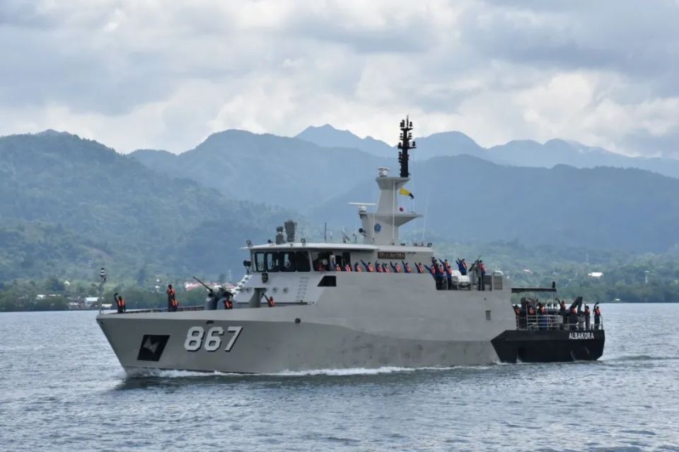 印尼海军新锐巡逻艇:放弃中国舰炮,换装意大利炮!_腾讯新闻