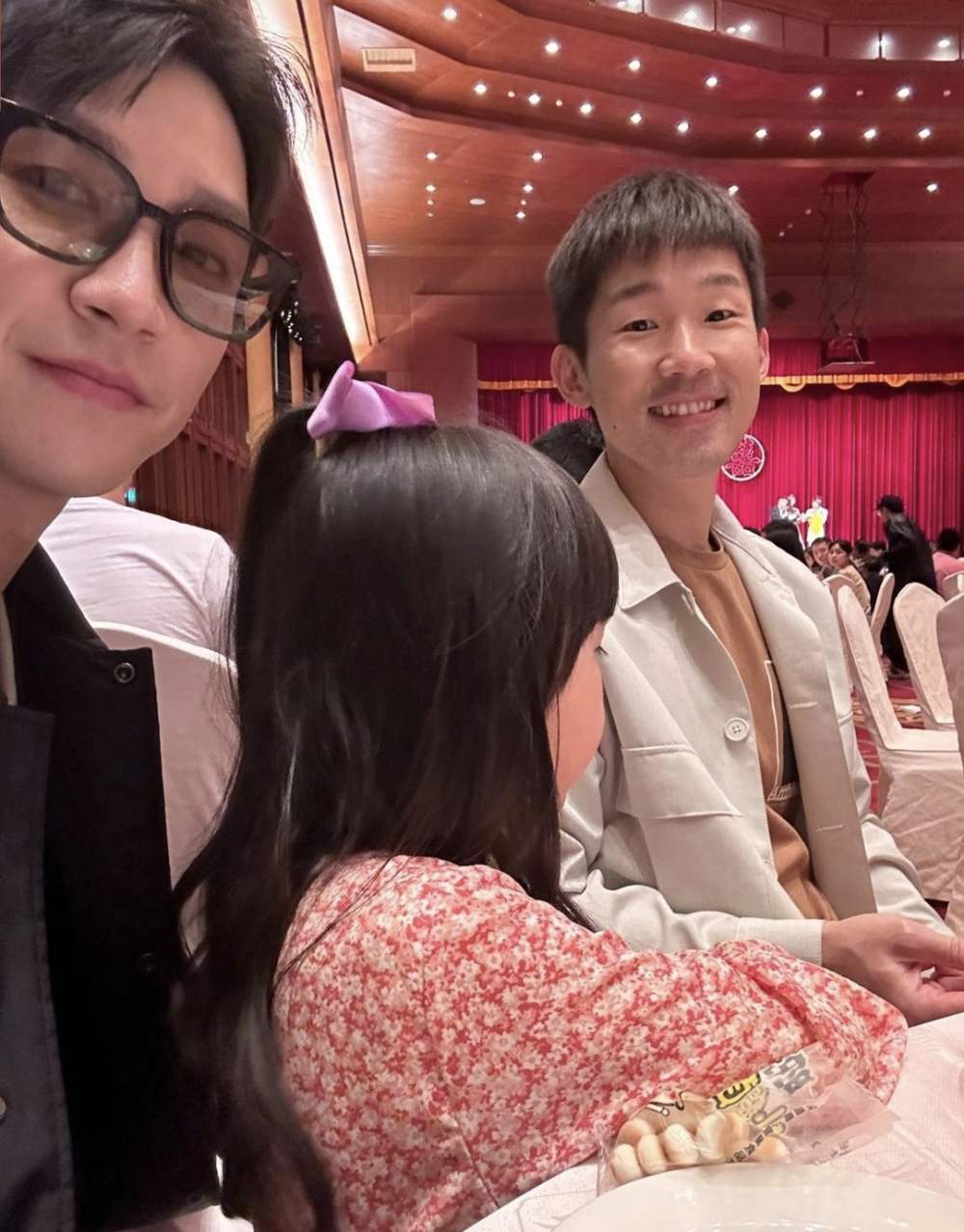 江宏杰久违晒女儿,5岁爱拉酱公主范儿十足,比妈妈福原爱还漂亮_腾讯