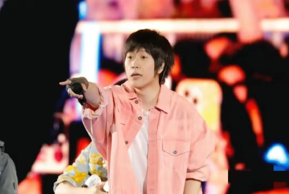 五月天主唱阿信发声举报者被质疑收钱本人称若收钱愿三倍赔偿