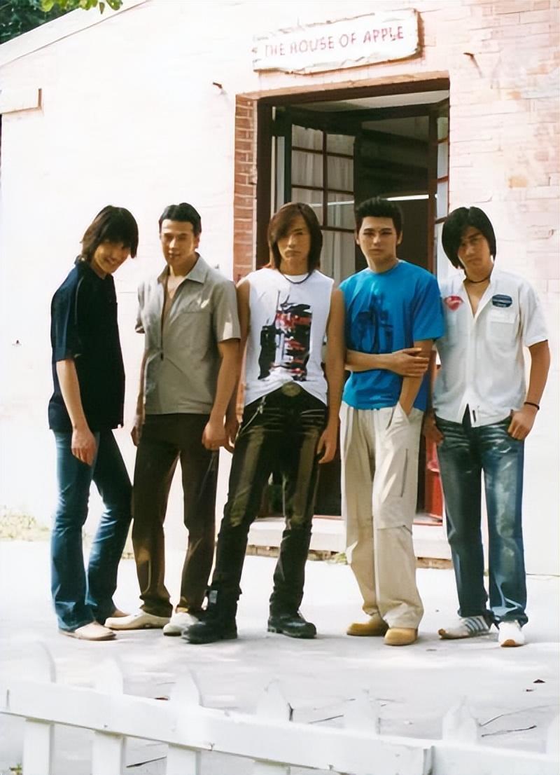 红苹果乐园播出21年男主演全员颜值崩盘女主演还个个坚挺