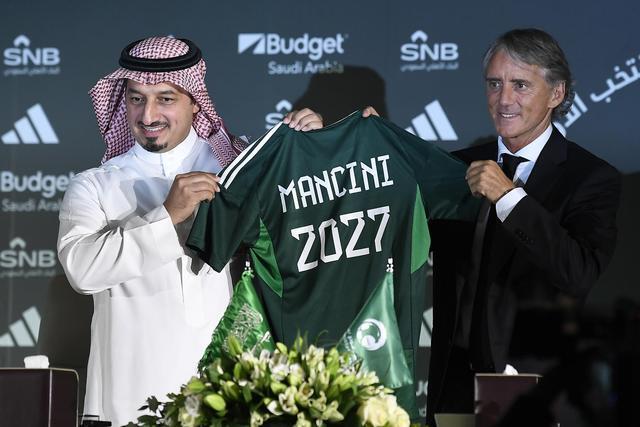 Asian Cup Football Geographic： Saudi Arabia (2), the name of the country comes from its royal family, and 70 % of the land occupies 70 % of the Arabian Peninsula