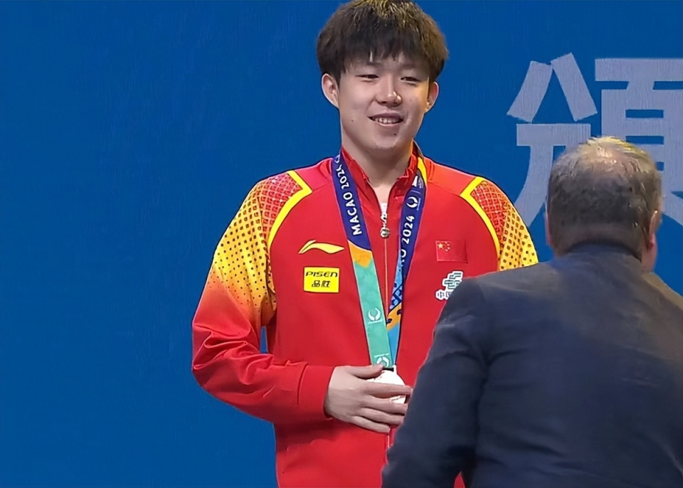 这次又是世界杯.痛失世界杯男单冠军,损失就大了.