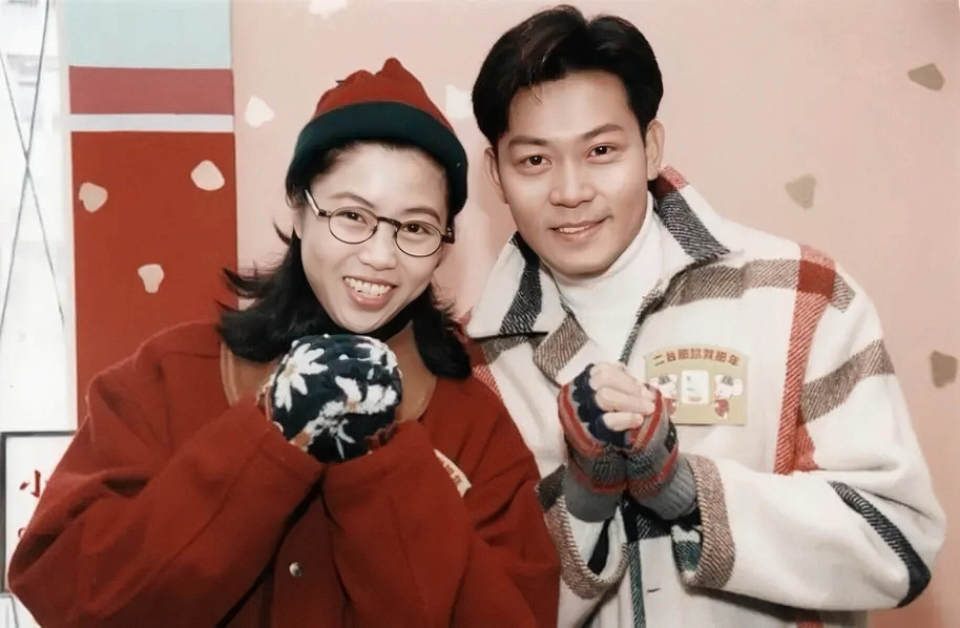 香港艺人曾伟权因肺癌离世三周年!曾和梅小惠恋爱13年_腾讯新闻