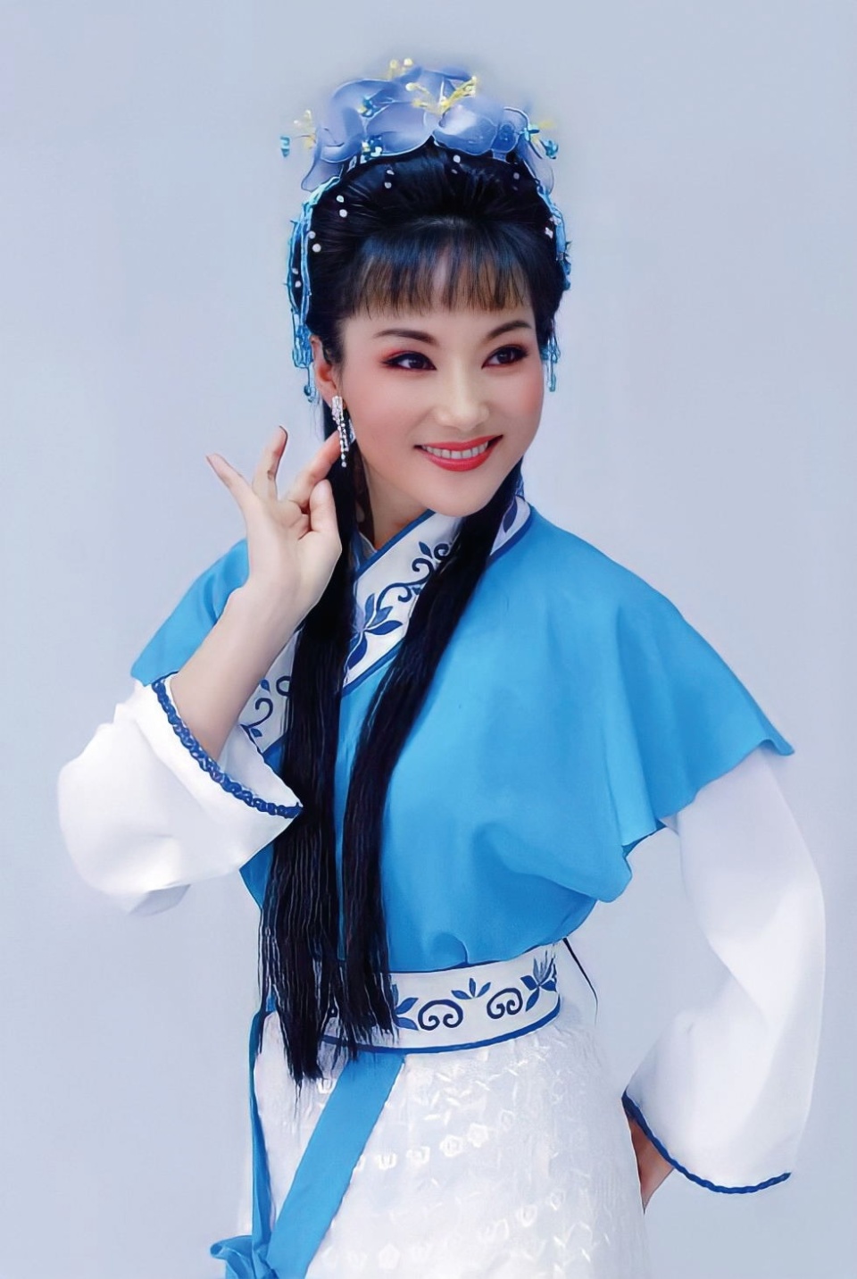 被誉为黄梅戏的"五朵金花"之一,杨俊个人传记出版