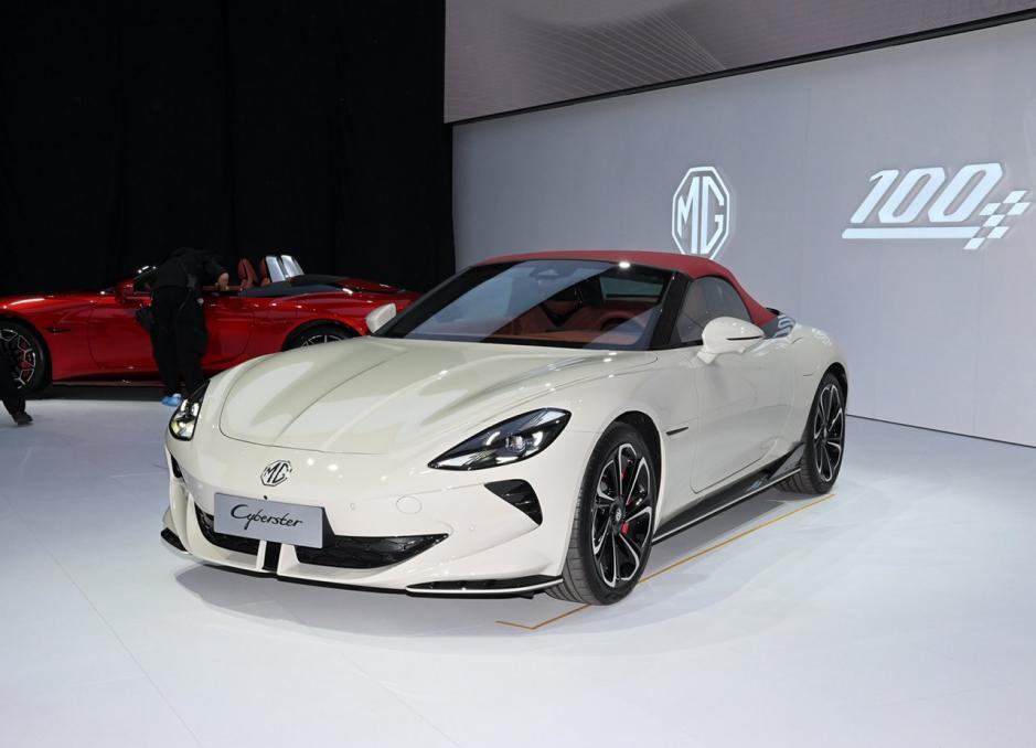 名爵mg cyberster:30万出头的敞篷跑车,年轻人的梦想之车