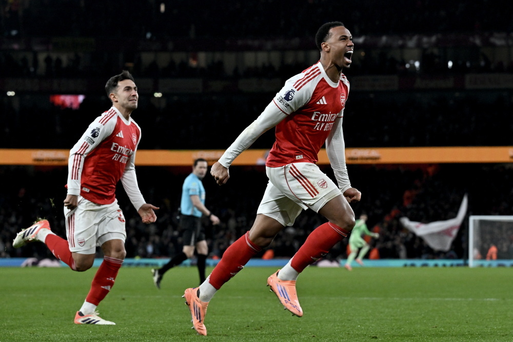 快意復仇！榜首大戰變成一邊倒，30分鐘4球摧毀苦主，槍手挺得住 - 