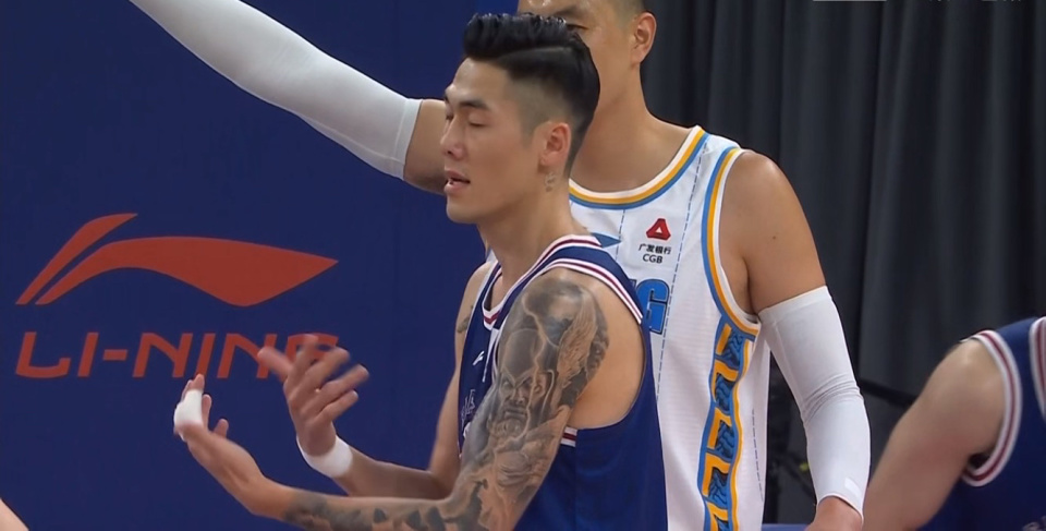 冯莱84苦苦支撑上海全民皆兵压制对手刘铮75全能新星上位