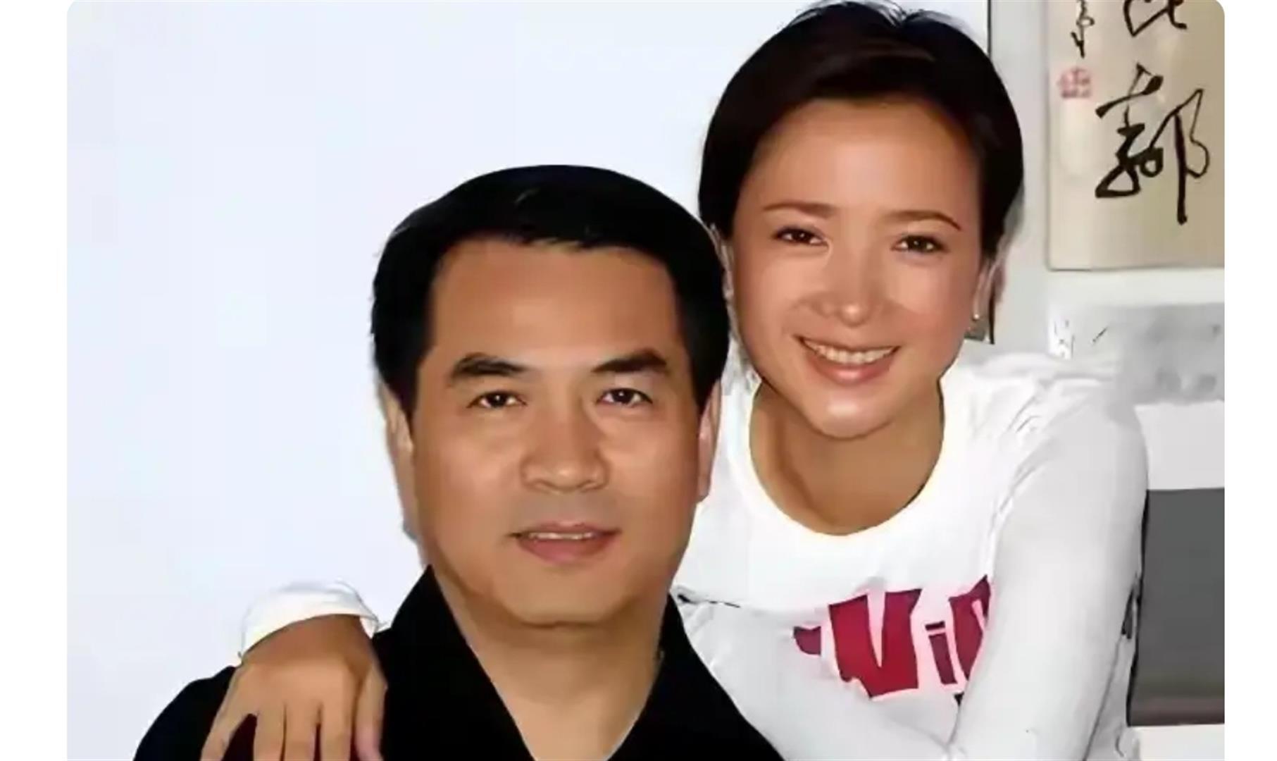 原來他是許亞軍長子，神似前妻何晴，如今名校畢業已成父親的驕傲 - 