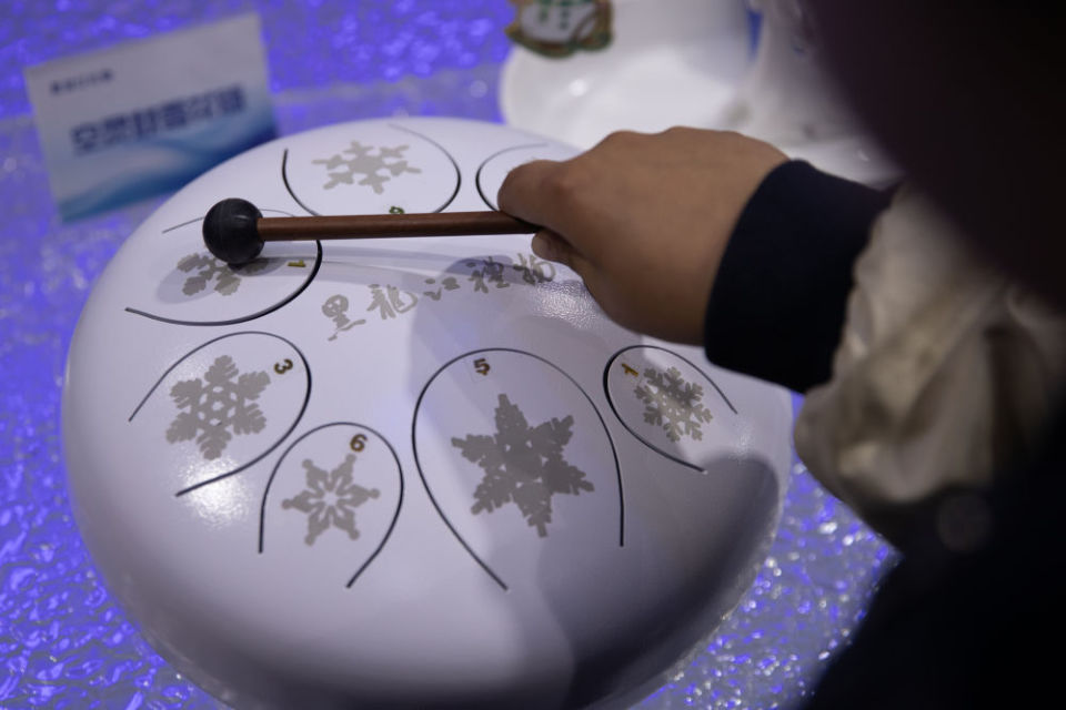 新华全媒 丨多国工艺品"扮靓"中俄博览会