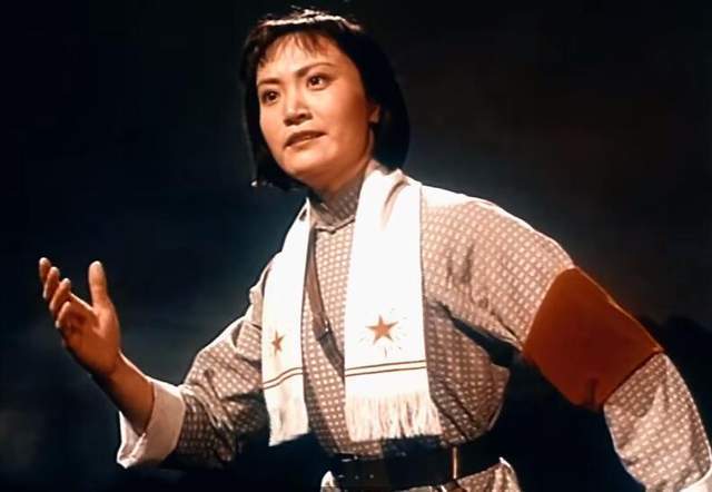 杨春霞：70年代曾红极一时，可她心底最大的痛，是深爱的人，已离开17年_腾讯新闻