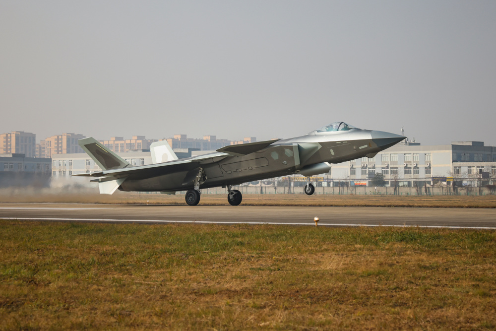 歼20首飞12周年之际,航空工业成飞完成新年第一飞!