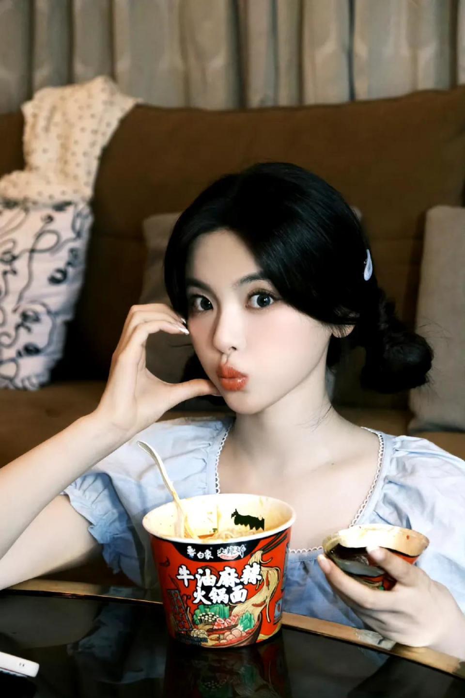 杨超越妈妈照片图片