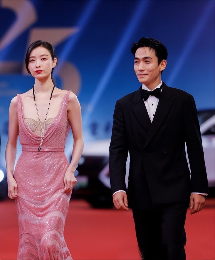 上海电影节舒淇松弛周冬雨身材好胡歌吴磊拥抱倪妮美