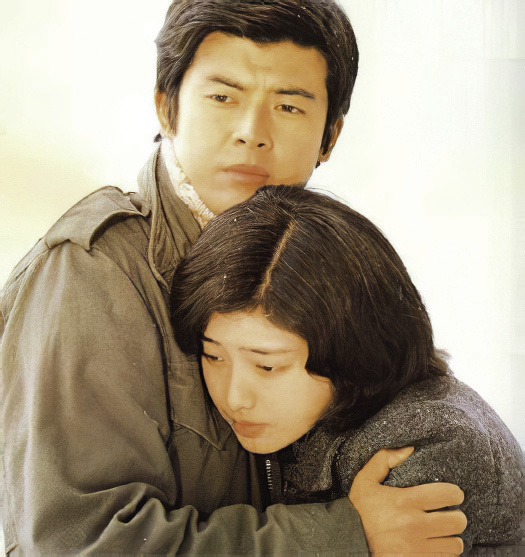 《伊豆的舞女》1975年,三浦友和出演个人首部电影《伊豆的舞女》,获得