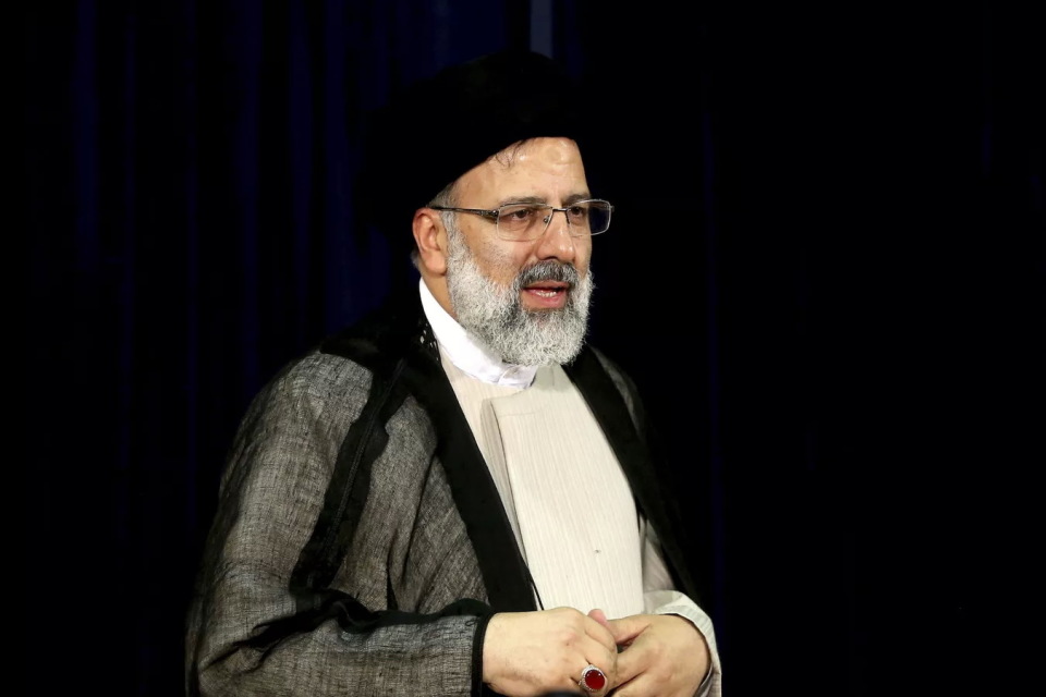 乘直升机撞山殒命,伊朗总统莱希作为狠人的一生