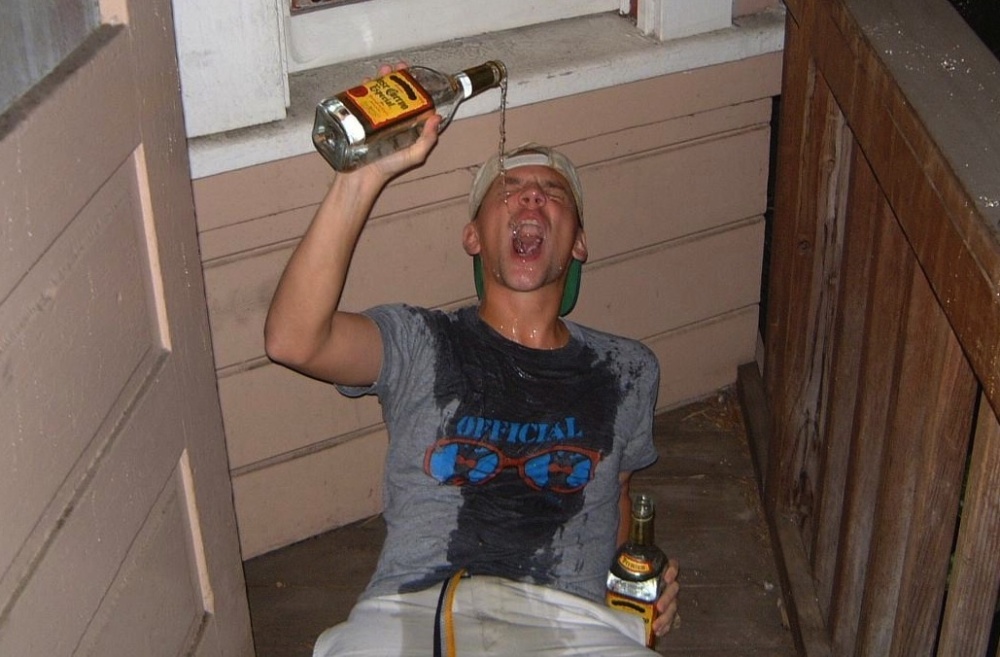 [媒体报道]-网红"三千哥"喝酒过量死亡,人要喝死自己没有想象的那么难