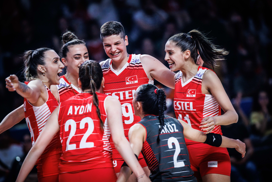 土耳其女排的积分排榜首,瓦尔加斯提高了球队实力,有望带队争冠-腾讯