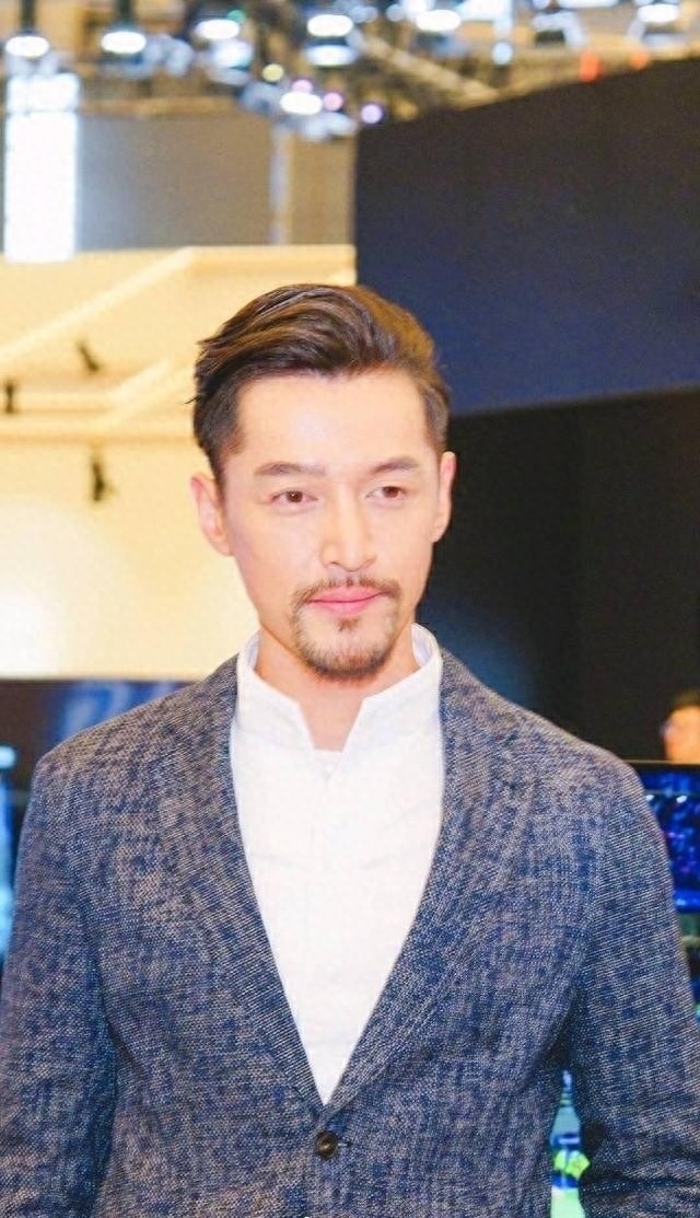 助理张冕去世17年，胡歌做了这三件事_腾讯新闻