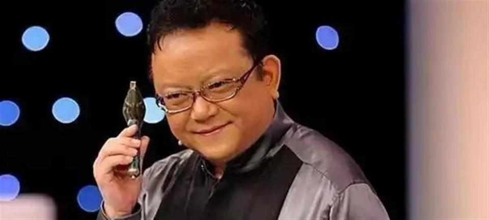 娶小20岁女粉，60岁老来得子的王刚现状曝光，幸福背后有心酸_腾讯新闻