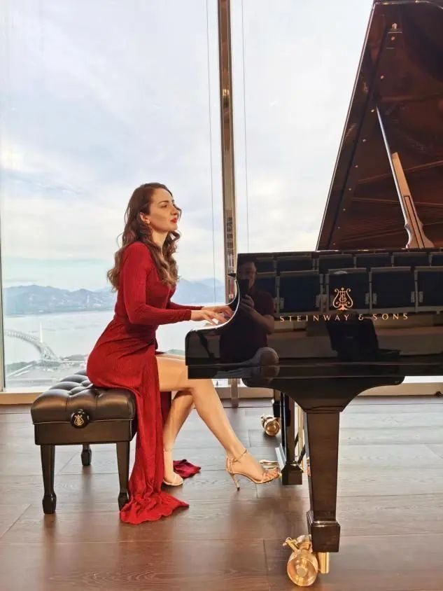 我来自格鲁吉亚,女钢琴家,贝多芬六代传人,到中国留学不想离开