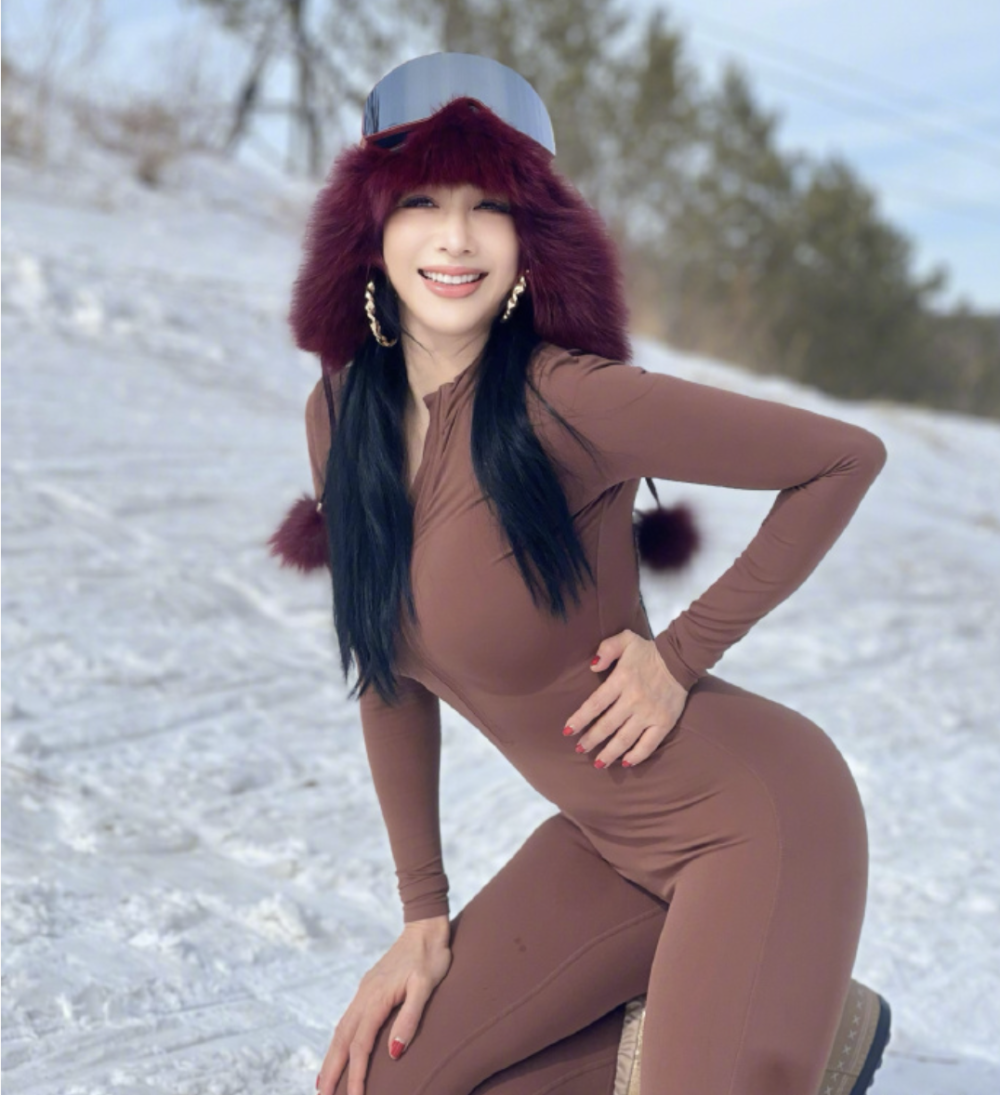 53岁钟丽缇:从「膀大腰圆」到身材火辣,她的自信治