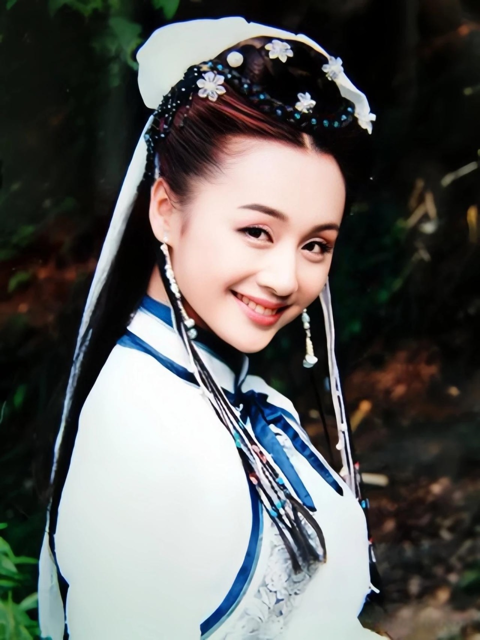 "初代顶流"曹颖:手术后8天后就连轴转直播,51岁到底在拼什么