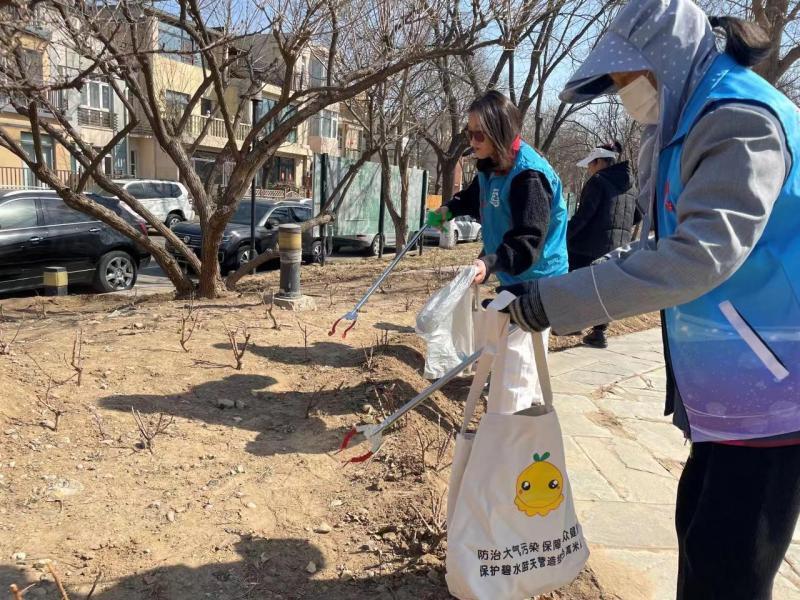 大兴区高米店街道学雷锋树新风垃圾分类志愿者在行动