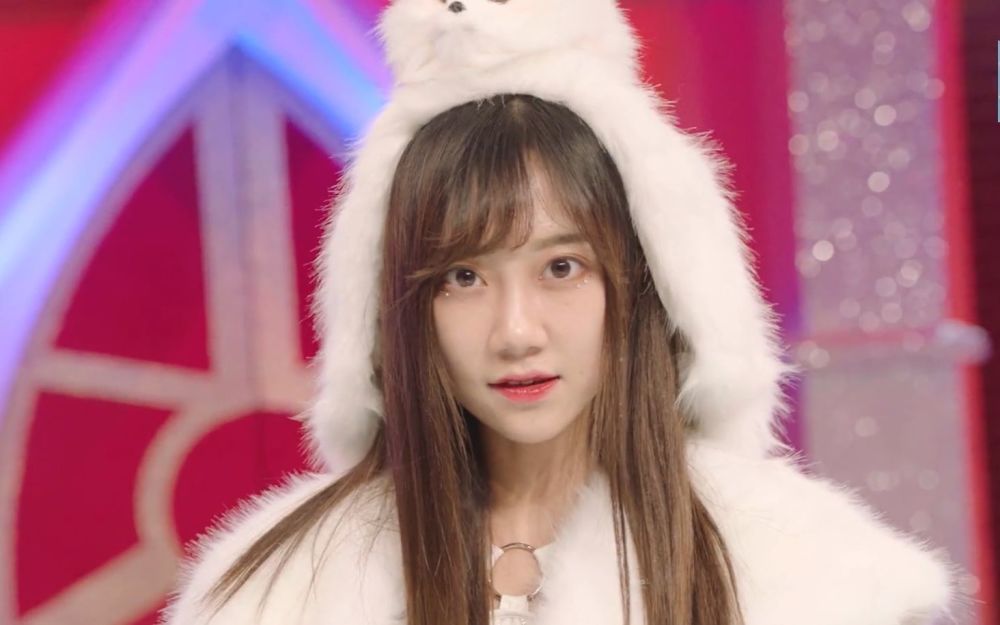 冯薪朵:因为爱上渣男,snh48队长为爱退圈,背负百万违约金_腾讯新闻