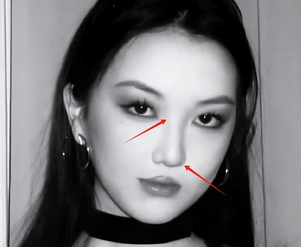 李嫣的这种变化到底是受妆容还是其他因素影响,尚不确定.