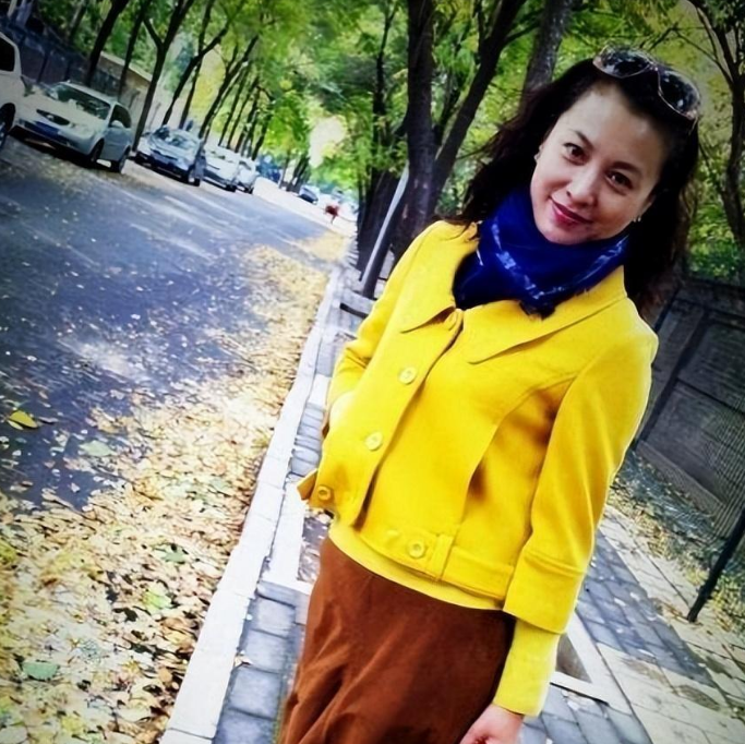 主持人梦桐:与富商结婚19年零绯闻,今47岁风韵犹存_腾讯新闻