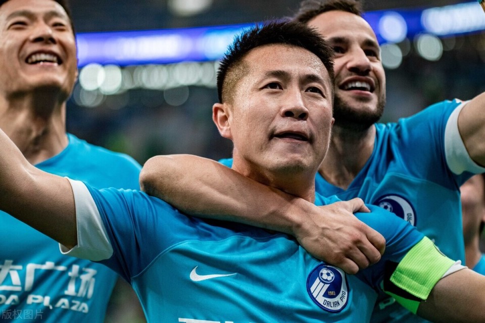 德转宣海牛队新赛季本土离队第一人敲定未来将驰援大连英博