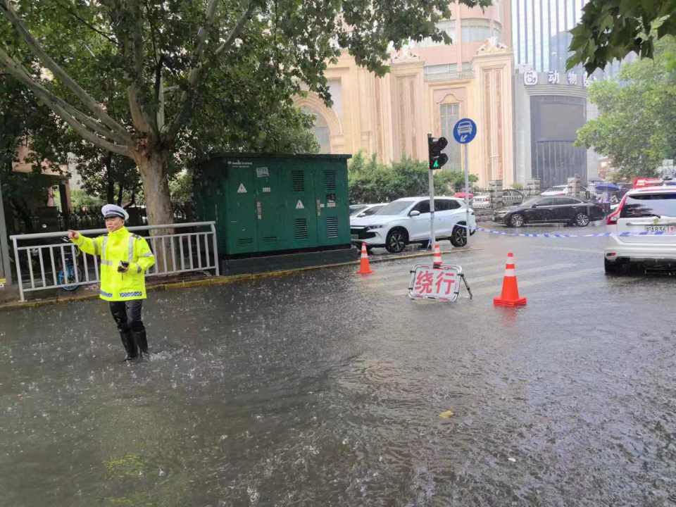 郑州市部分路段积水严重已实施管控
