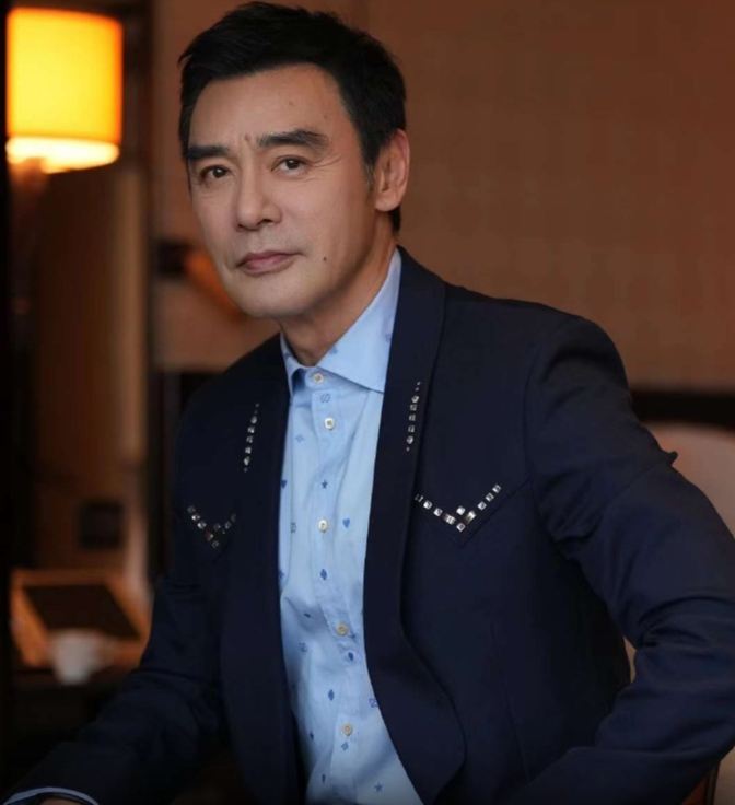 "潇洒哥"钟镇涛相隔32年再拍tvb剧,搭档视后张可颐