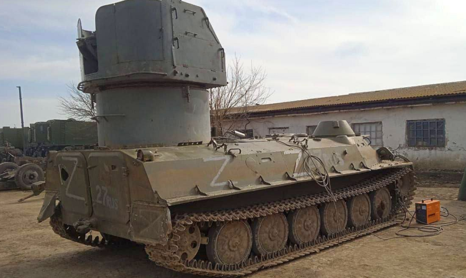 的mtlb装甲车在顿巴斯前线,大量经过改装的mtlb装甲输送车投入了作战