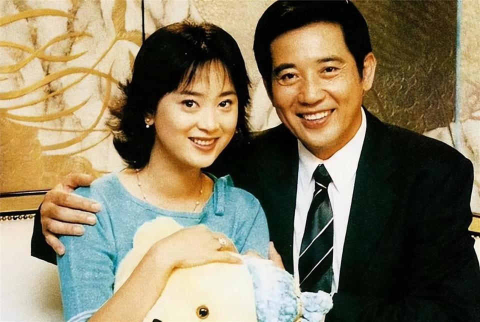 51岁谢润低调现身上海，身材苗条仍似少女，如今身份让人意外_腾讯新闻