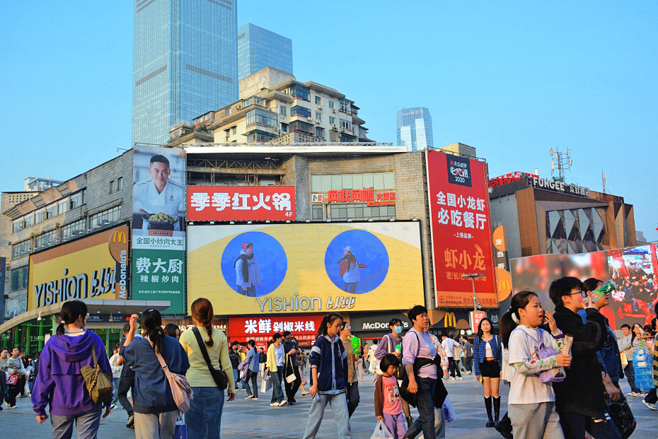 长沙作为一个网红旅游城市,多元化的美食吸引了全国各地吃货前来品尝