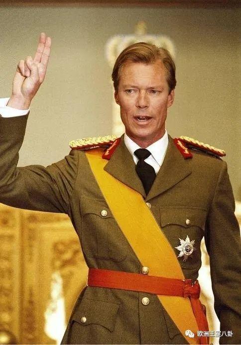 小时候没有他孙辈萌,年轻时就平平无奇路边白男的颜值亨利大概是欧洲