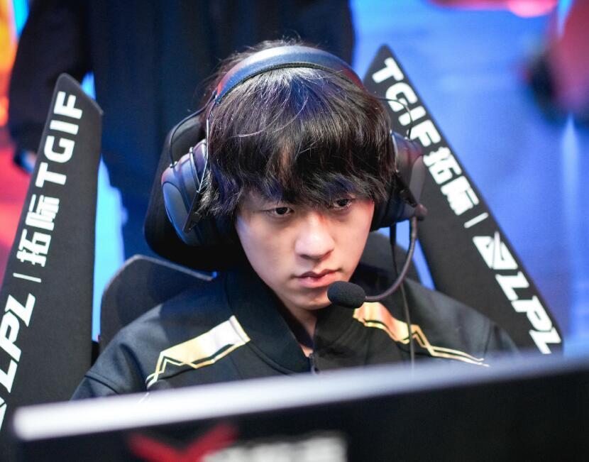 是有意摆烂,他们的失败连粉丝都想不到,比如最具代表性的战队就是rng