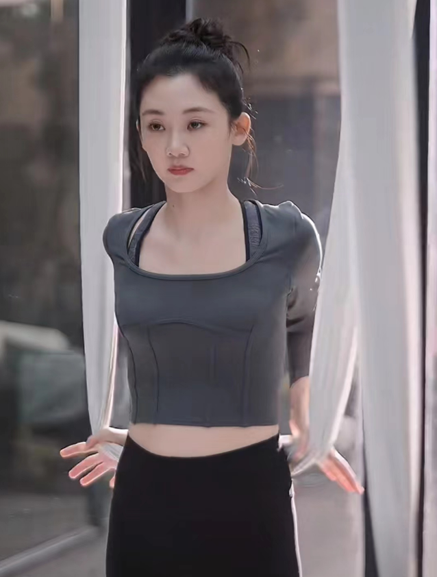 郑恺老婆挑战高难度瑜伽,轻松完成空中一字马,纤瘦苗条又美又飒_腾讯