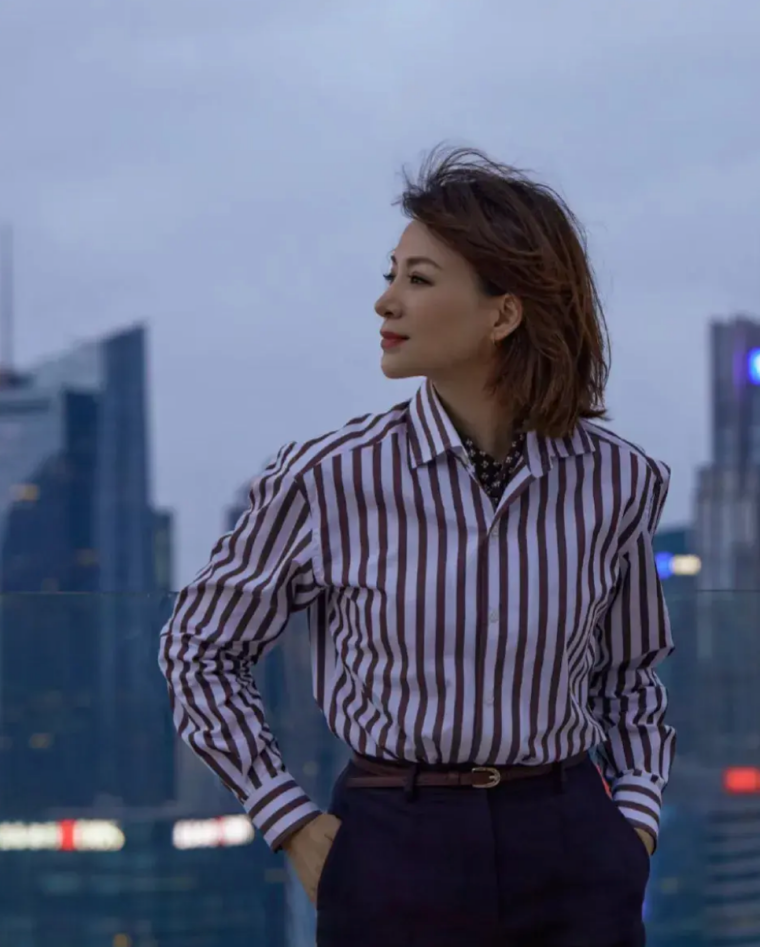 摄影师曝光董卿旧照,一句"自由了"引猜测,离职了还是离婚了?