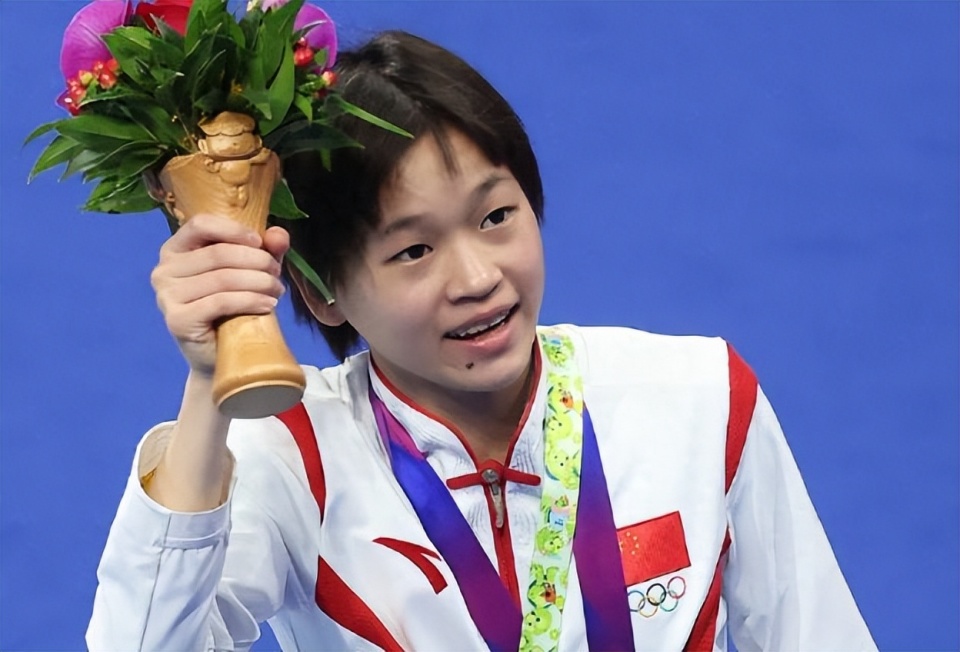 全红婵追星黄子韬为其演唱会送花篮跳水队服装广告遭吐槽