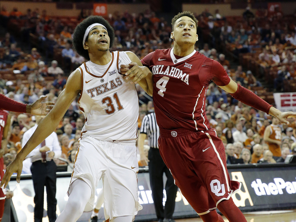 尽管儿时曾踢过足球,但随着身高猛增,篮球逐渐成为他的归宿.贾勒特