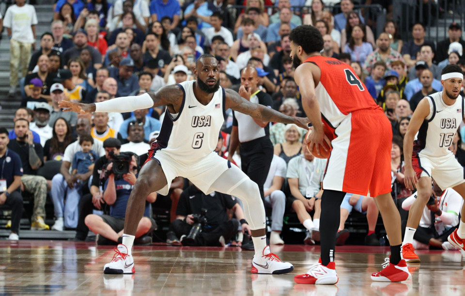 詹姆斯时隔12年再度为国出战!创恐怖37连胜 15分钟砍7 5 3