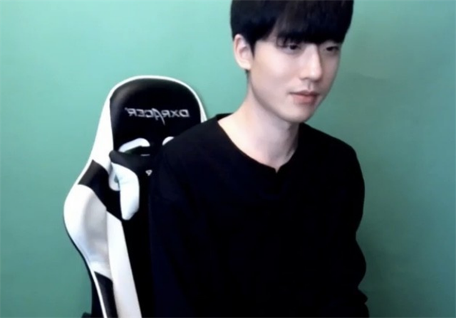 冷少称下个赛季会复出大舅子却放弃职业换皮当上了女主播