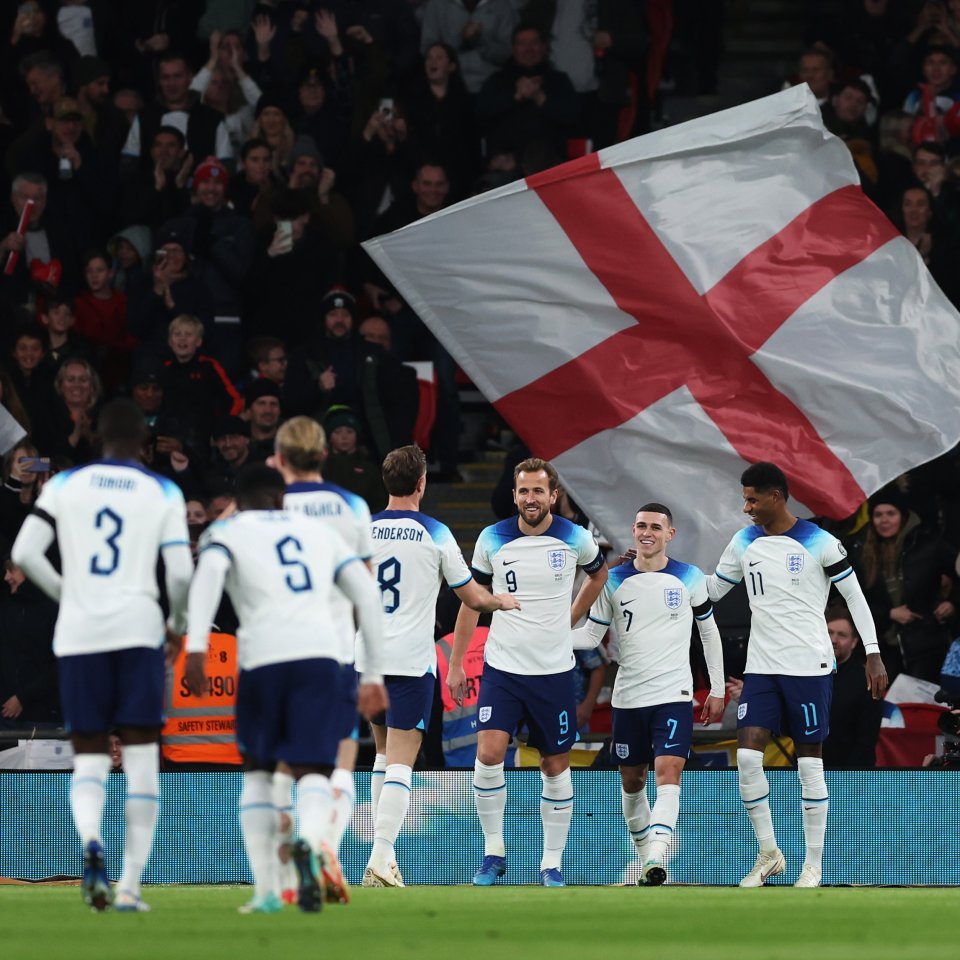 紧接着赖斯和帕尔默披挂出战,后者也上演英格兰国家队处子秀.