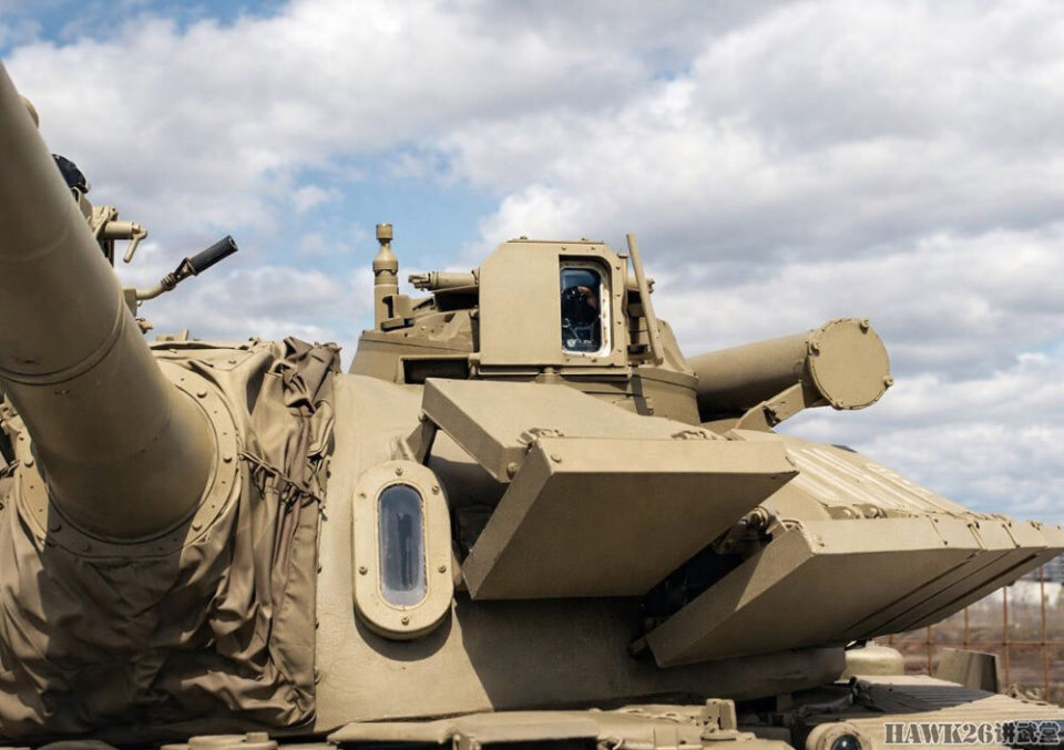 ǳ����T-55M6̹�ˡ�ħ�ġ� ��װT-72����