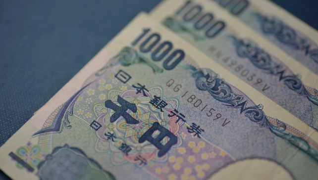 日本央行加息难解三重困局