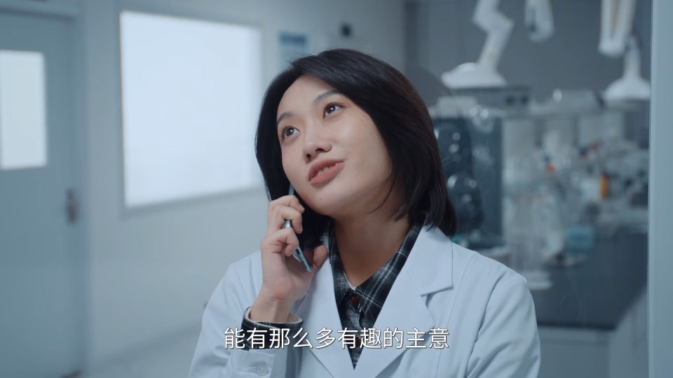 在该剧中,刘恋这个角色是女主秦睿的朋友,大多数都是跟女主同时登场