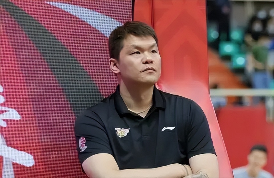 宏远3消息周琦官宣伤停两周朱芳雨拒签大外杜锋罕见表无奈